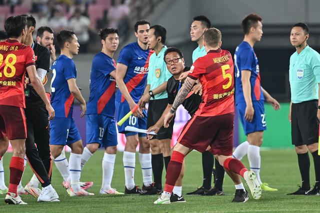 卡佩罗：米兰选择阿莫林执教，在我看来完全像是听天由命、碰运气